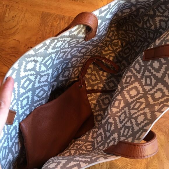 REVERSIBLE TOTE !  - Picture 4 of 8